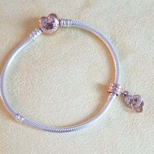 **REPOSTING TO SELL**Authentic Pandora Bracelet